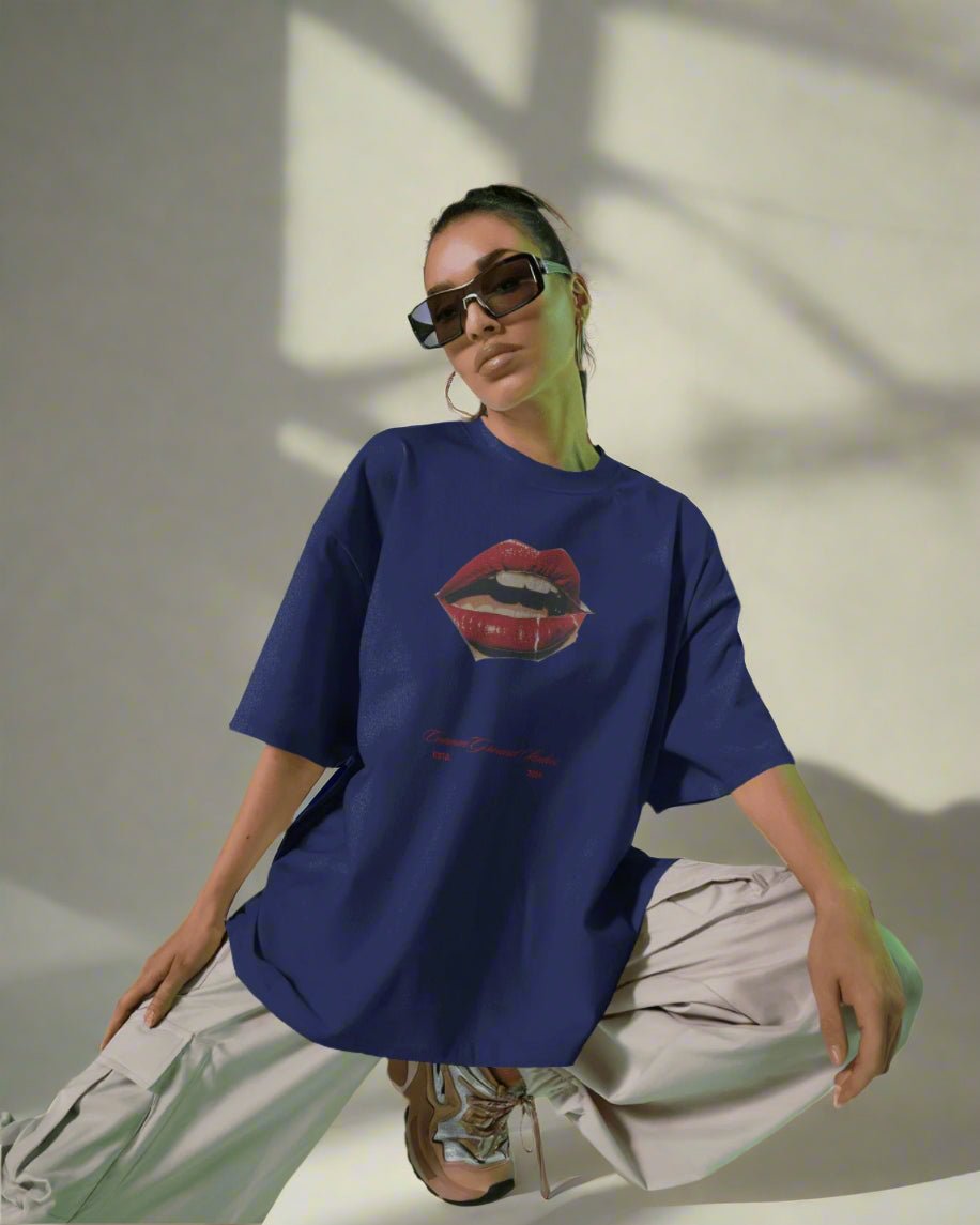 HOT LIPS OVERSIZED T - SHIRT - COMMONGROUND