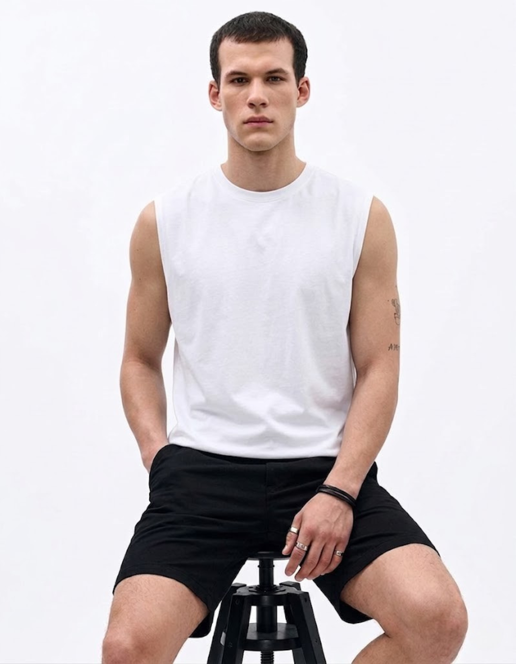 SOLID SLEEVELESS T-SHIRT