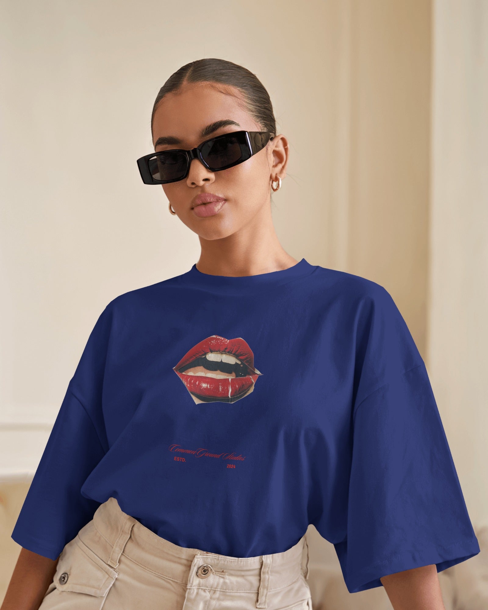 HOT LIPS OVERSIZED T - SHIRT - COMMONGROUND