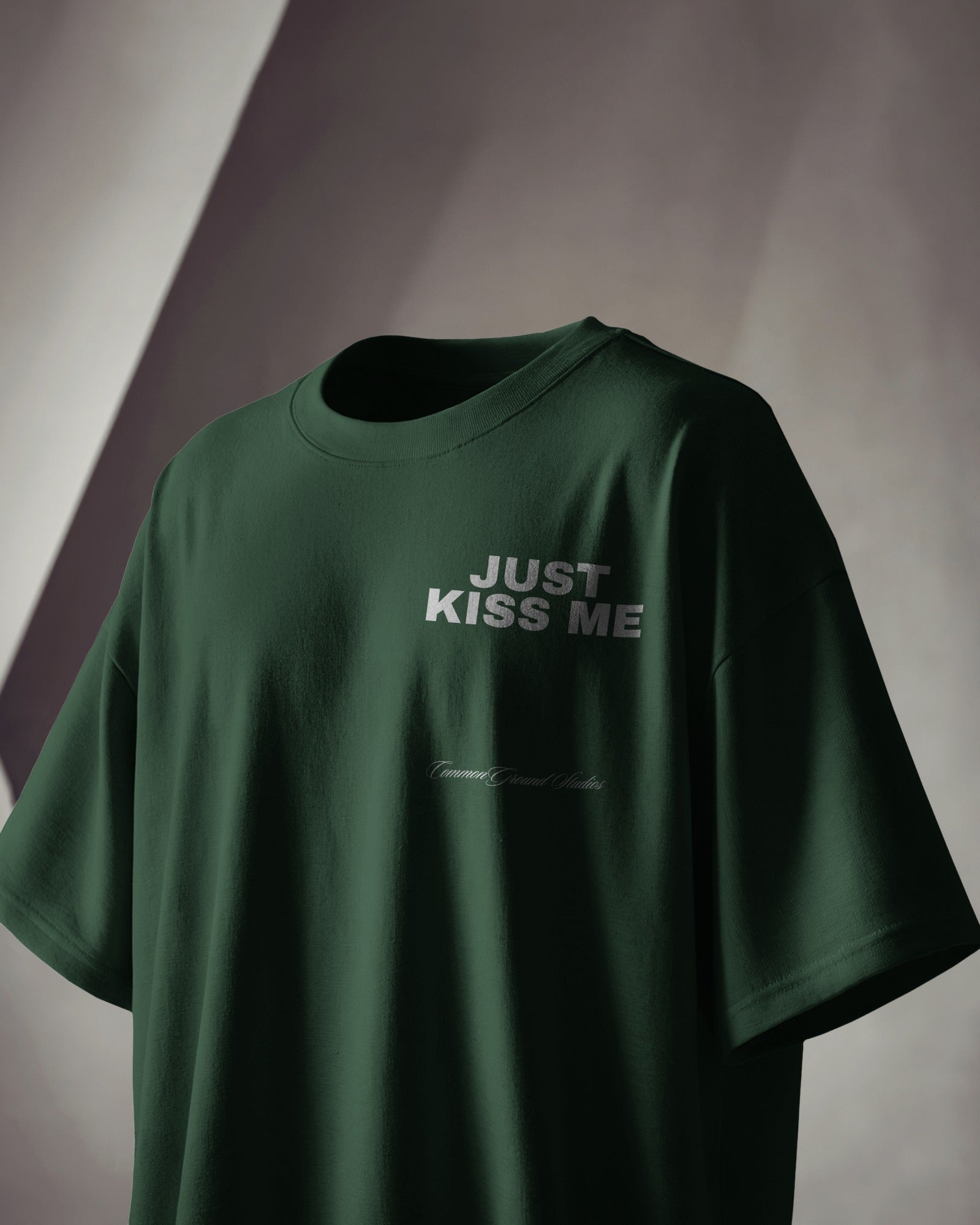 KISS ME OVERSIZED T - SHIRT - COMMONGROUND