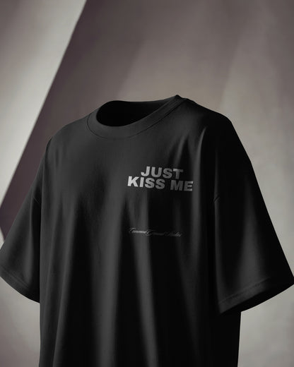 KISS ME OVERSIZED T-SHIRT